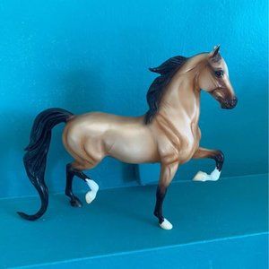 Breyer Traditional Tall Saddlebred Golden White Socks